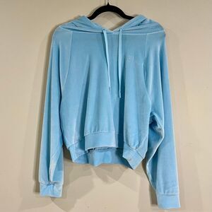 Victoria's Secret On Point Luxe Powder Blue Sweatshirt Cropped size Medium